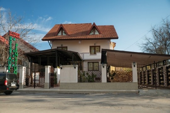 Pensiune&Restaurant LA PLOPII FARA SOT