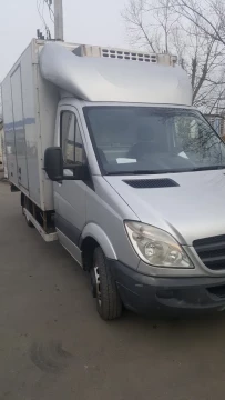 Închiriez dubă frigorifică