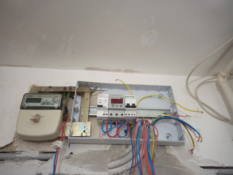 Electrician, calificat realizez instalatii electrice