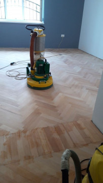 Raschetez parchet lemn