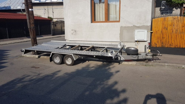 Inchiriere platforma auto basculabila
