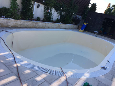 Constructii, amenajari si intretineri piscine