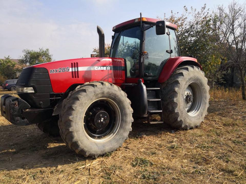 Tractoare si utilaje agricole de vanzare
