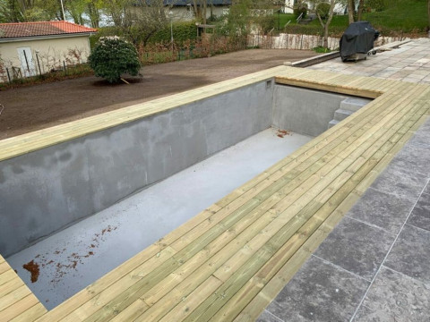 Firma autorizata executa piscine din beton ingropate