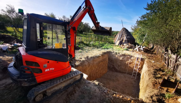 Excavator inchirieri lucrari sapaturi transport moluz balast nisip