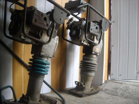 Inchiriez utilaje