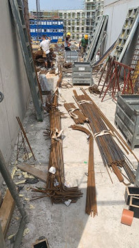 Executam constructii la rosu
