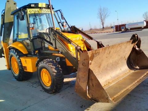 Buldoexcavator de închiriat