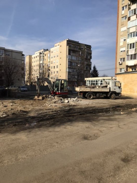 Închiriez Mini-Excavator