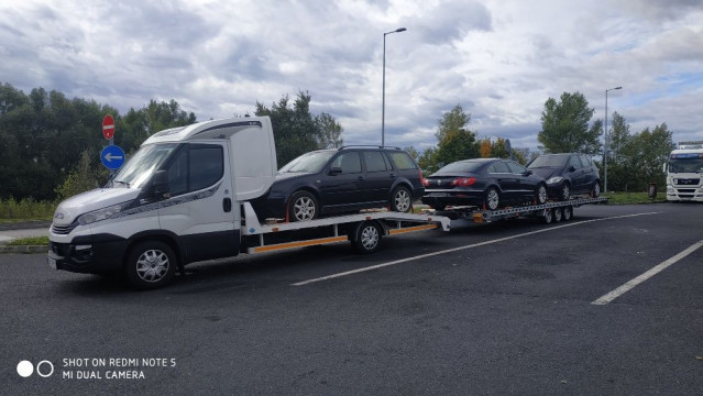transport auto pe platforme