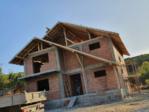 Firma de construcții executăm case la rosu sau la cheie