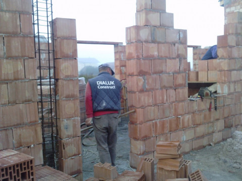 Dialuk Construct